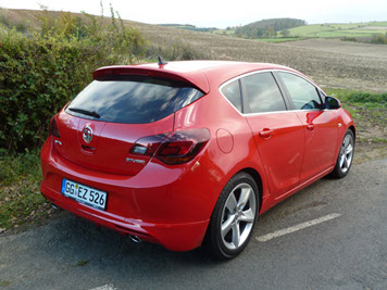 The Astra BiTurbo looks equally purposeful from the rear