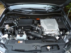 The underbonnet compartment accommodates both the petrol engine and the forward electric motor (there’s another one at the rear of the vehicle!).