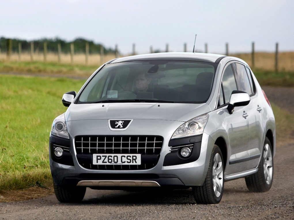 Peugeot 3008 Crossover front side action Low res. copy