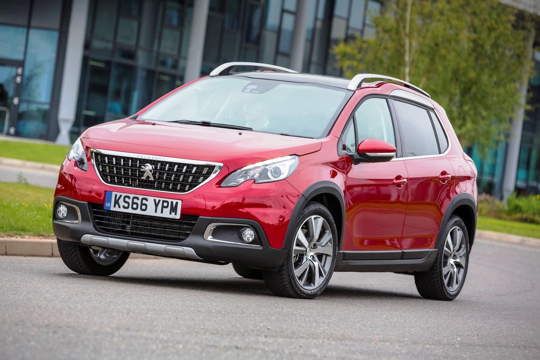 peugeot-new_2008_compact_suv_allure-side-front-action